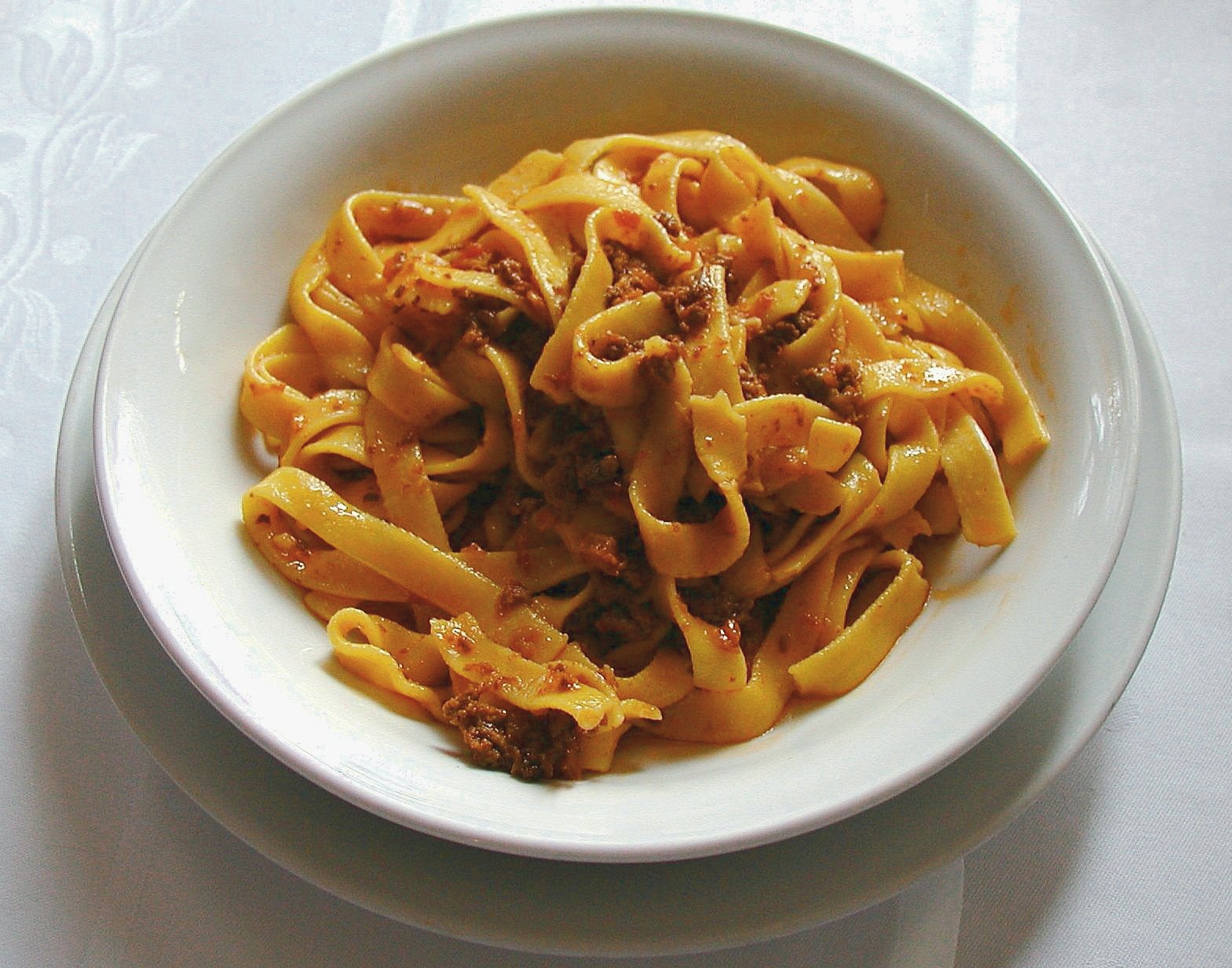 Pasta sa sosom od paradajza i bosiljka
