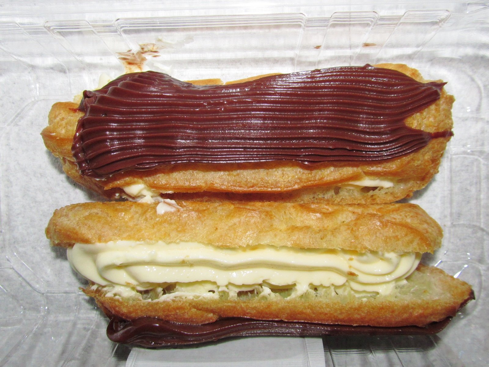 Eclair sa čokoladom